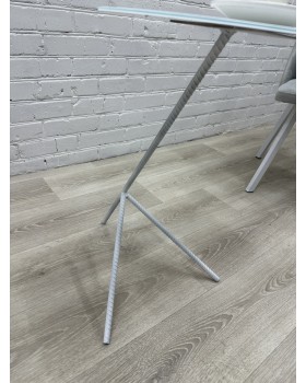 Кофейный столик MR-СМ_loft-21 с круглой стеклянной столешницей для клиентской зоны-foto5